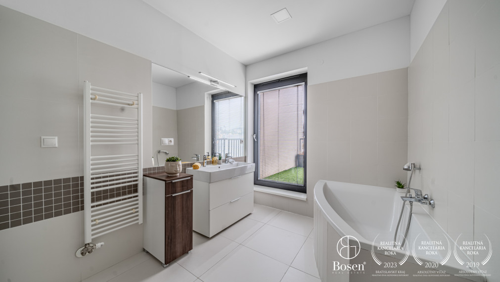 BOSEN | Prenájom 4 izbový penthouse v obľúbenom projekte Modrá guľa, 230m2, Staré mesto