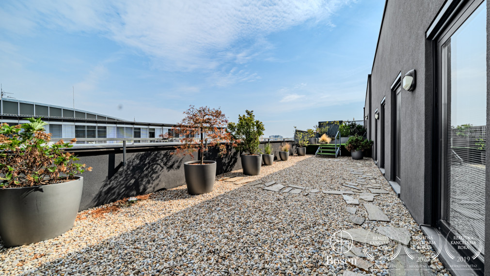 BOSEN | Prenájom 4 izbový penthouse v obľúbenom projekte Modrá guľa, 230m2, Staré mesto