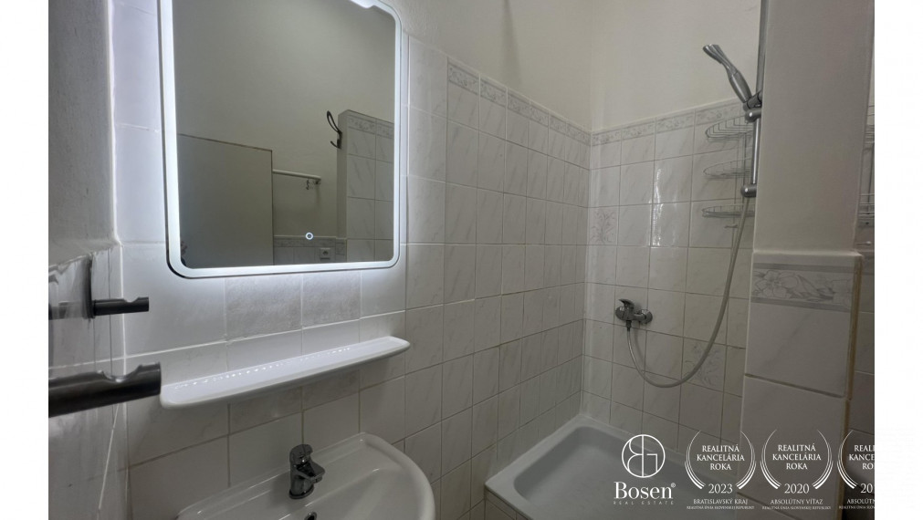 BOSEN | Na prenájom 1 izbový byt Piešťanská ulica Trenčín