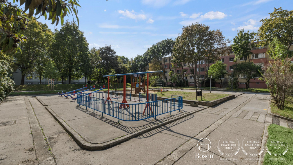 BOSEN | Na predaj kompletne zariadený 4 izbový byt v Bratislave, Latorická ulica