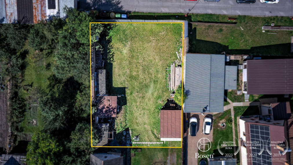 BOSEN |  REZERVOVANE  Ideálny stavebný pozemok v blízkosti centra mesta
