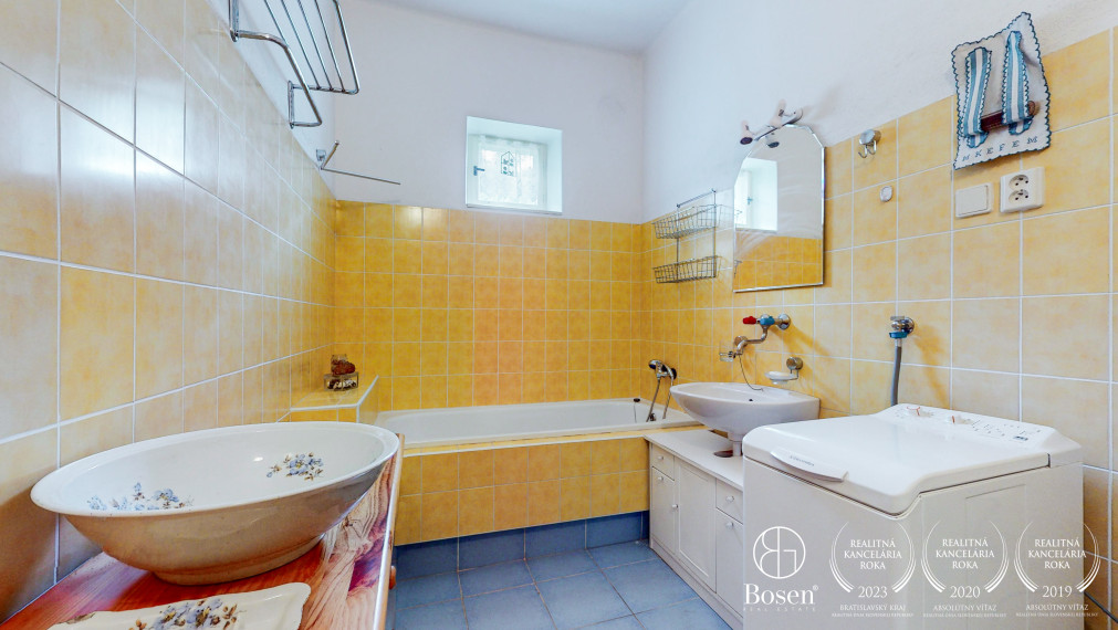 BOSEN | Na predaj rodinný dom v  obci Nové Hony, 1730m2