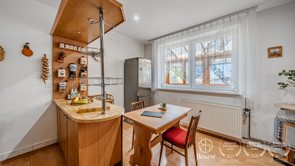 BOSEN | Starší RD s veľkou záhradou o výmere 5030 m2