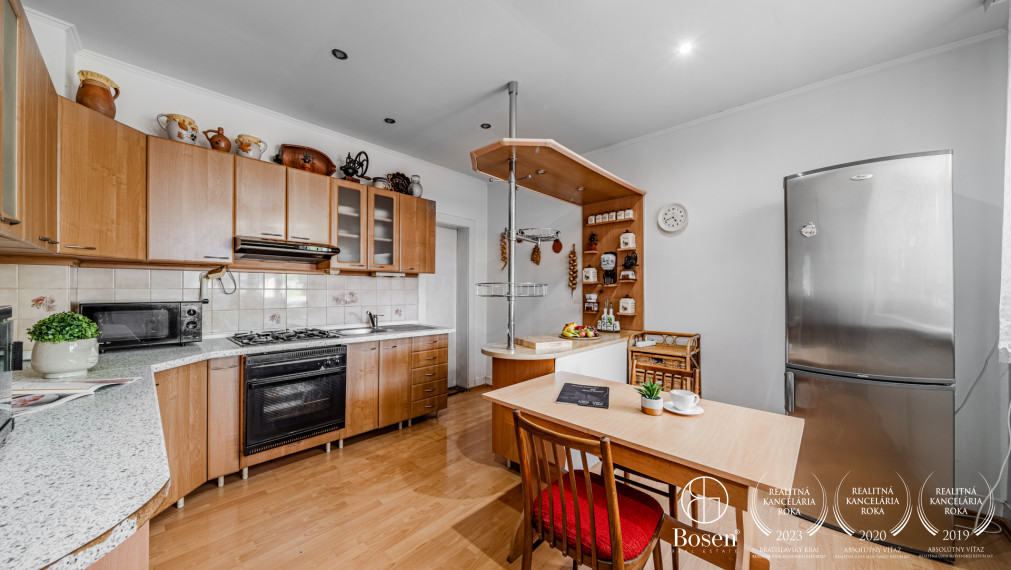 BOSEN | Starší RD s veľkou záhradou o výmere 5030 m2