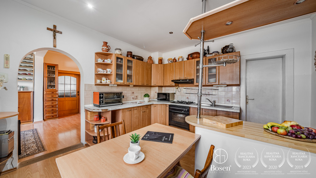 BOSEN | Starší RD s veľkou záhradou o výmere 5030 m2