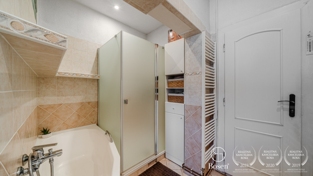 BOSEN | Starší RD s veľkou záhradou o výmere 5030 m2