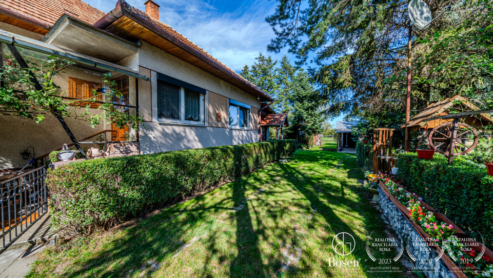 BOSEN | Starší RD s veľkou záhradou o výmere 5030 m2