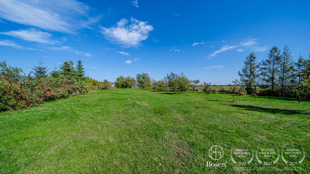 BOSEN | Starší RD s veľkou záhradou o výmere 5030 m2