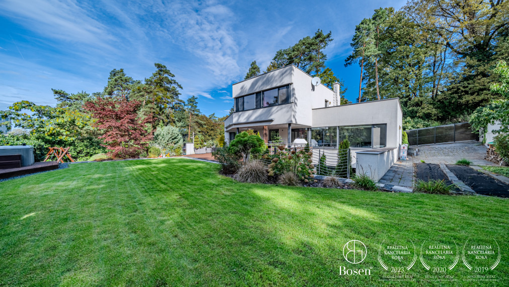 BOSEN | Modern 6-room family house in a beautiful setting with a garage for 3 cars, Plánky, Bratislava, 889m²