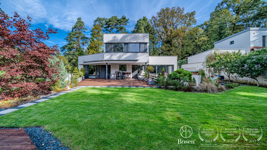 BOSEN | Modern 6-room family house in a beautiful setting with a garage for 3 cars, Plánky, Bratislava, 889m²
