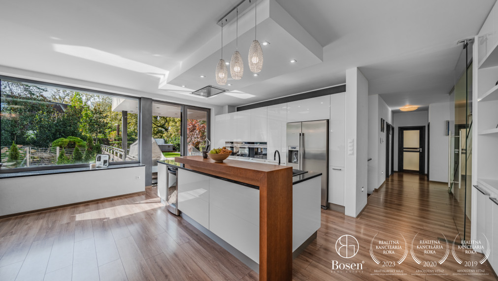 BOSEN | Modern 6-room family house in a beautiful setting with a garage for 3 cars, Plánky, Bratislava, 889m²
