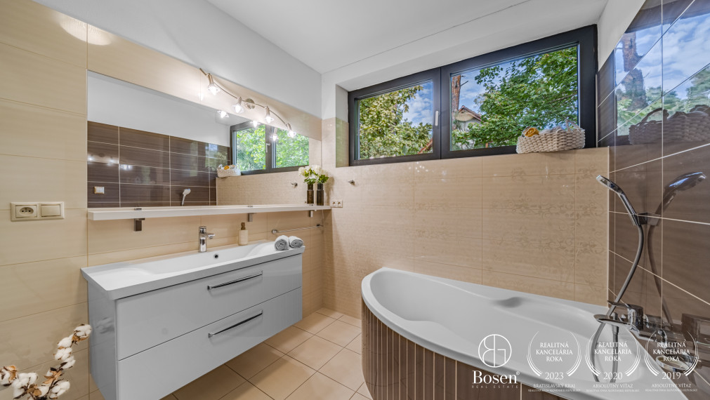 BOSEN | Modern 6-room family house in a beautiful setting with a garage for 3 cars, Plánky, Bratislava, 889m²