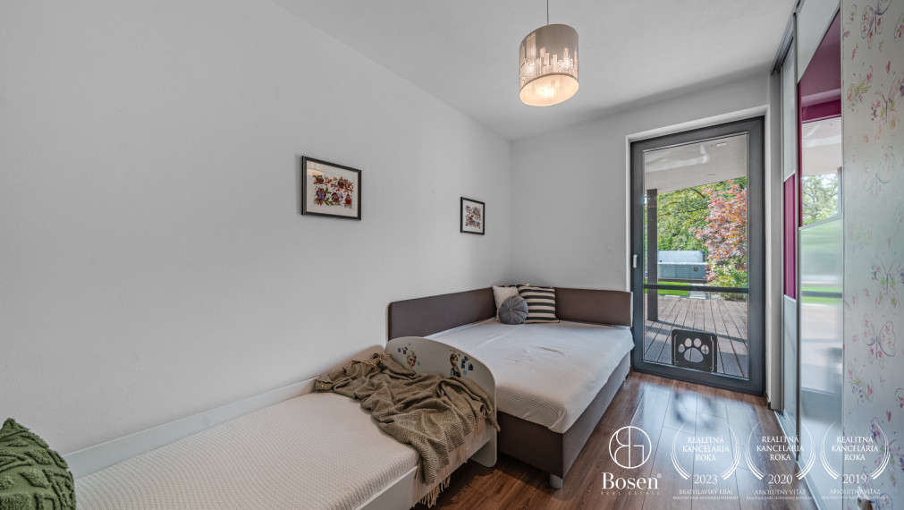 BOSEN | Modern 6-room family house in a beautiful setting with a garage for 3 cars, Plánky, Bratislava, 889m²