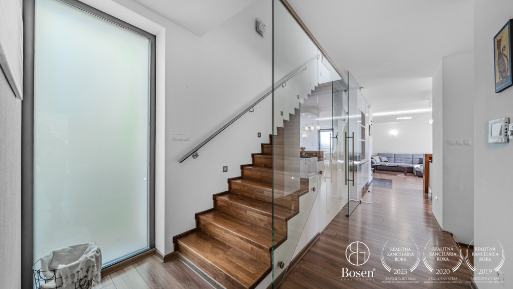 BOSEN | Modern 6-room family house in a beautiful setting with a garage for 3 cars, Plánky, Bratislava, 889m²