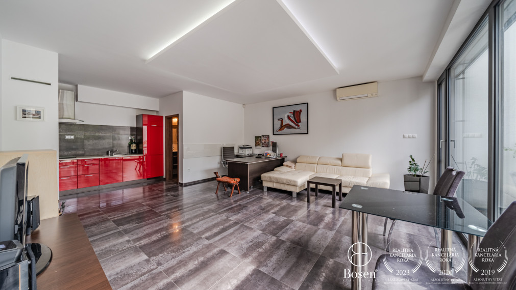 BOSEN | Modern 6-room family house in a beautiful setting with a garage for 3 cars, Plánky, Bratislava, 889m²