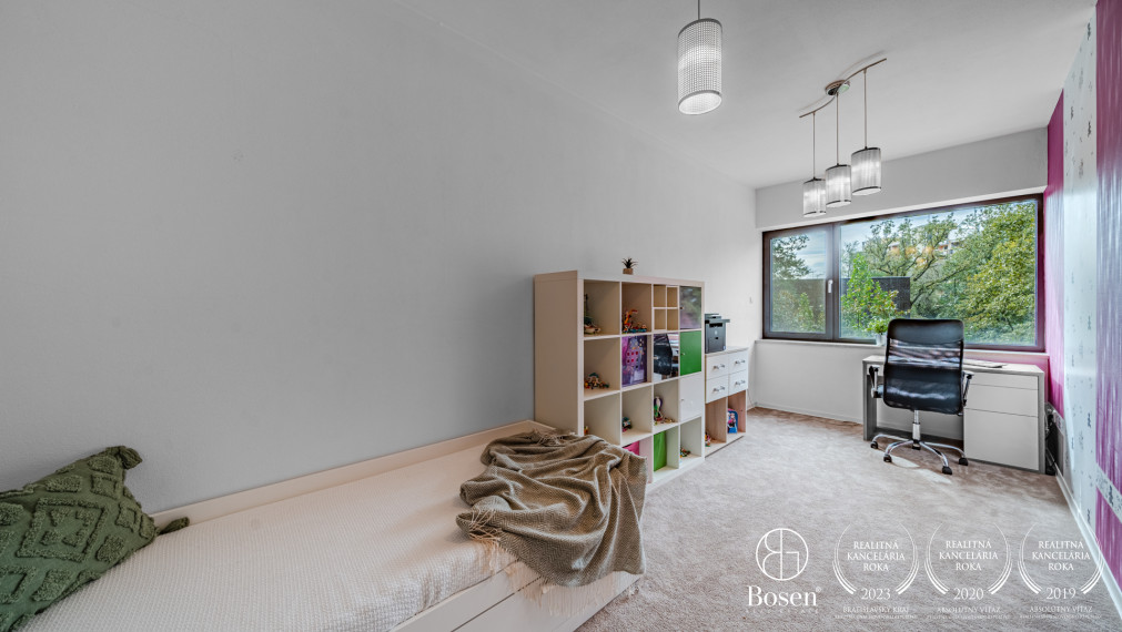 BOSEN | Modern 6-room family house in a beautiful setting with a garage for 3 cars, Plánky, Bratislava, 889m²