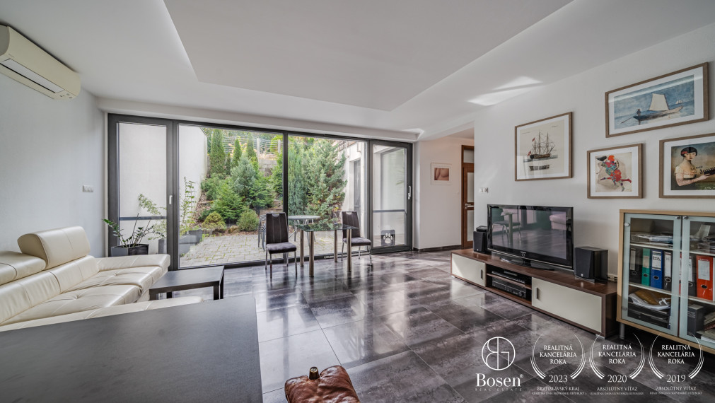 BOSEN | Modern 6-room family house in a beautiful setting with a garage for 3 cars, Plánky, Bratislava, 889m²