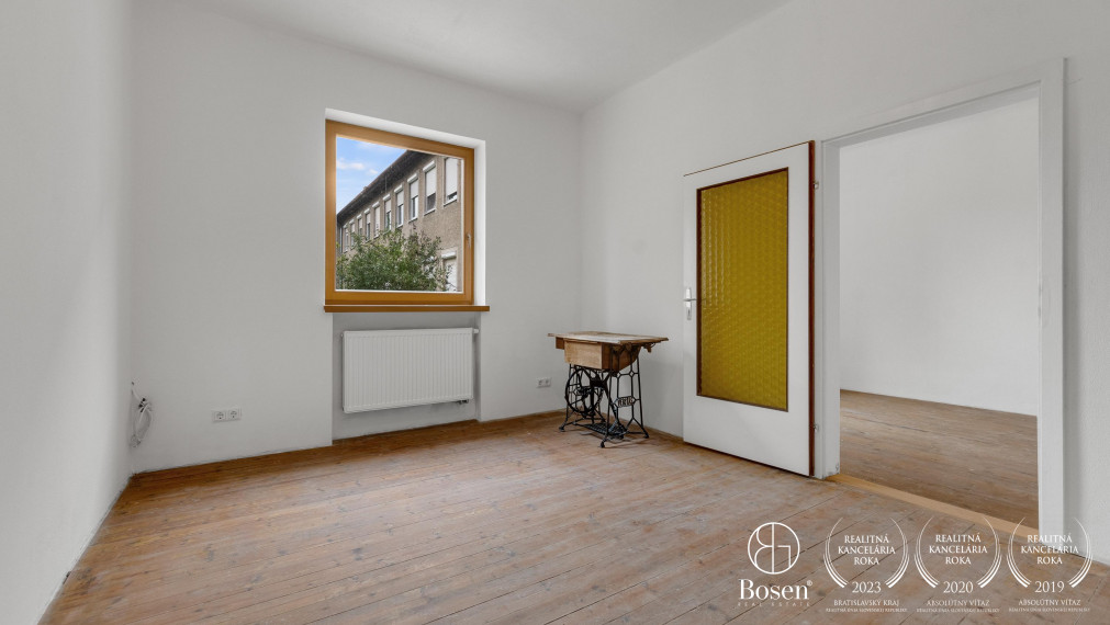 BOSEN | Veľkoplošný 4 izbový byt v obci Dobermannsdorf v Rakúsku, so záhradou a garážou