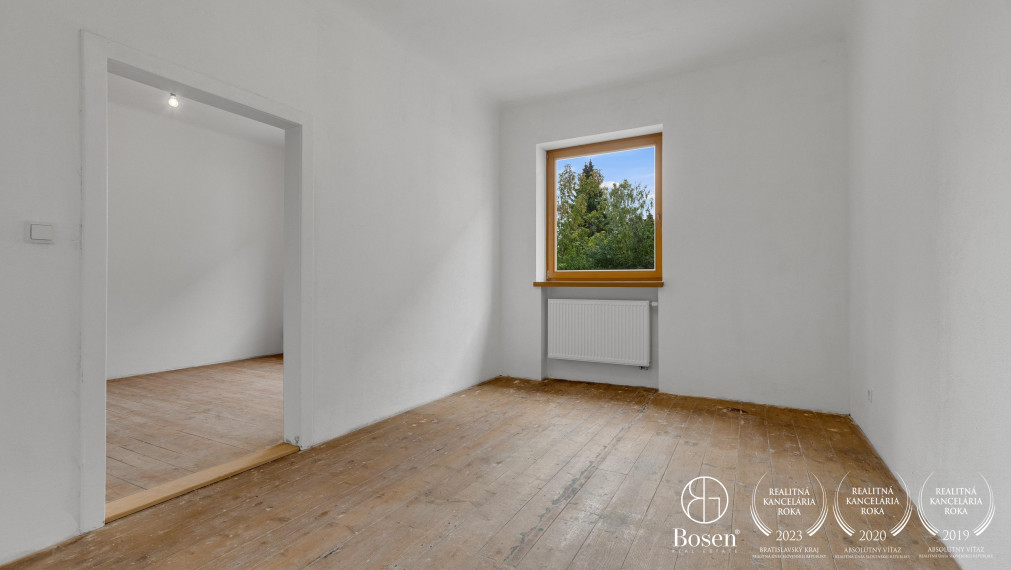 BOSEN | Veľkoplošný 4 izbový byt v obci Dobermannsdorf v Rakúsku, so záhradou a garážou