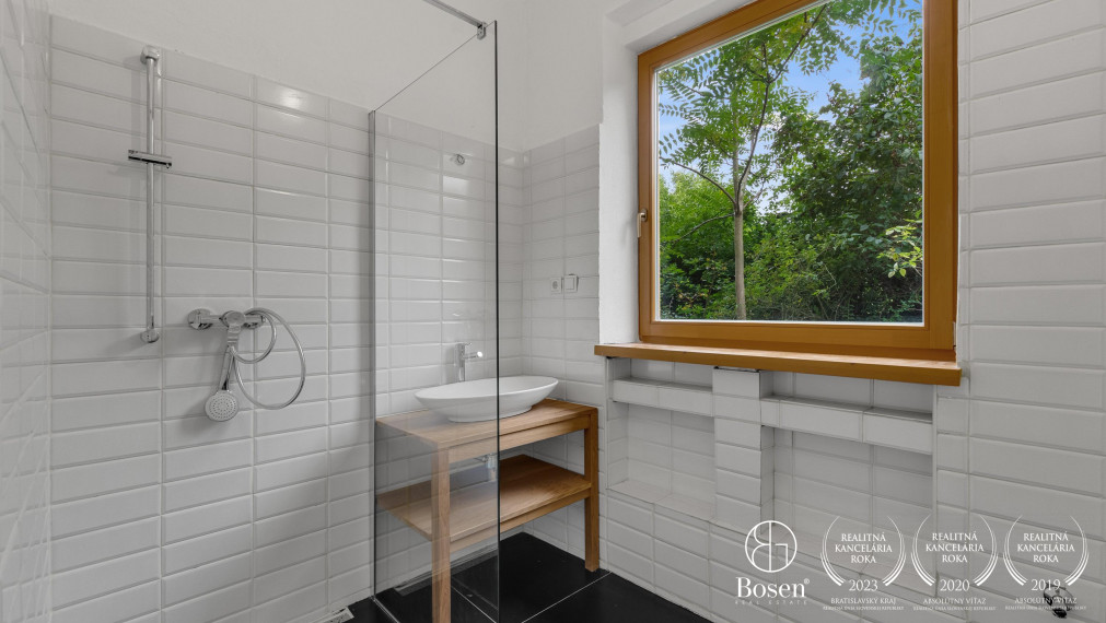 BOSEN | Veľkoplošný 4 izbový byt v obci Dobermannsdorf v Rakúsku, so záhradou a garážou