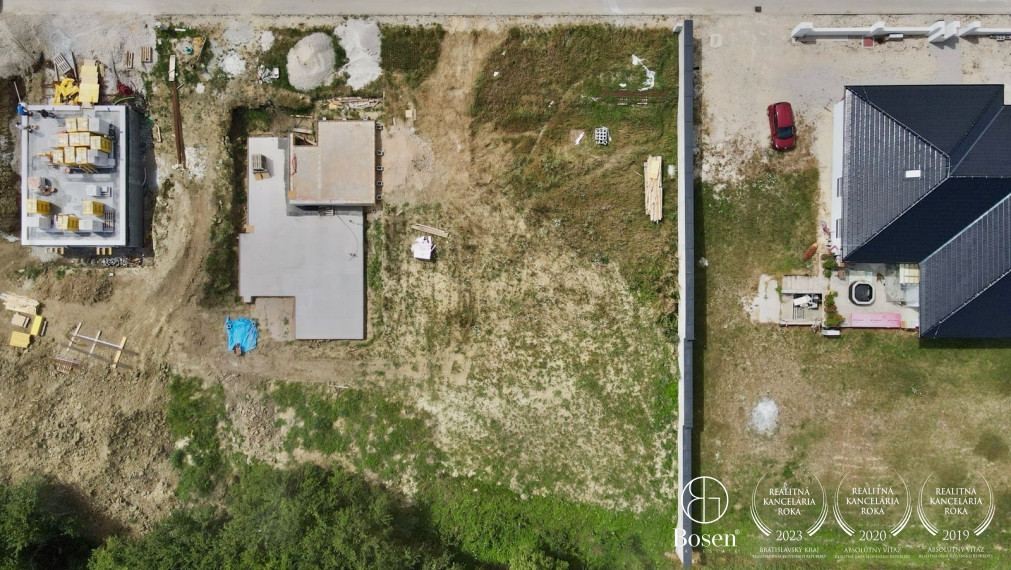 REZERVOVANÝ BOSEN | Na predaj stavebný pozemok o veľkosti 874 m2 v obci Trenčianske Mitice, časť Rožňové Mitice.