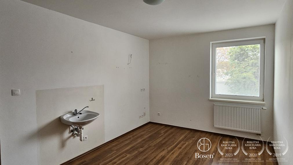 BOSEN | Na prenájom nebytový priestor s 3 miestnosťami