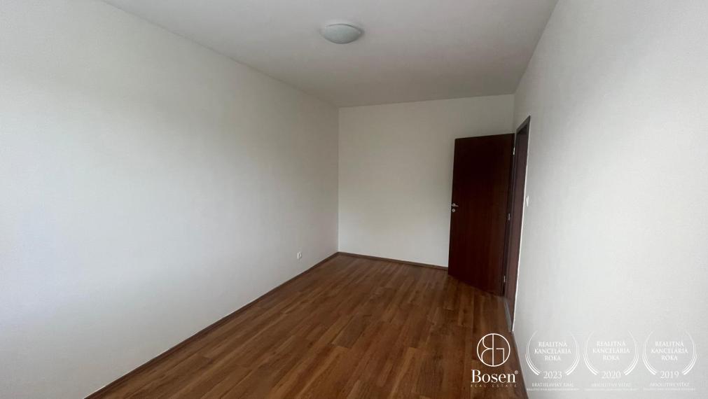 BOSEN | Na prenájom nebytový priestor s 3 miestnosťami