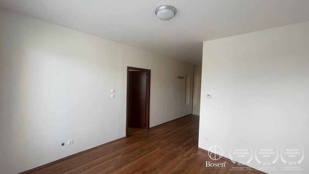 BOSEN | Na prenájom nebytový priestor s 3 miestnosťami