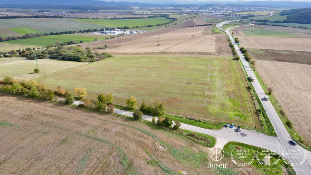 BOSEN | Na predaj investičný pozemok 27 100 m2 pri obci Dežerice,  Bánovce nad Bebravou