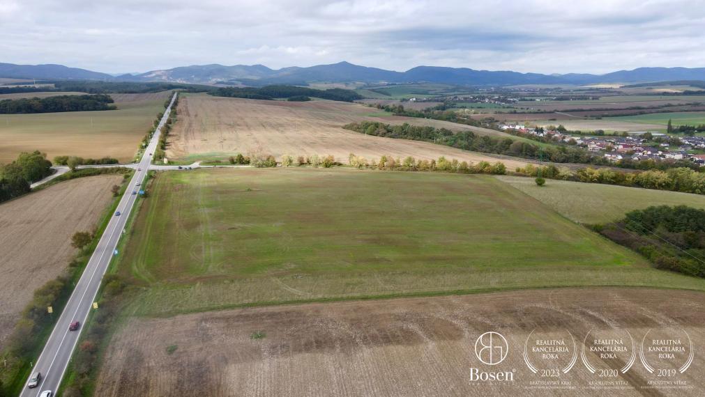 BOSEN | Na predaj investičný pozemok 27 100 m2 pri obci Dežerice,  Bánovce nad Bebravou