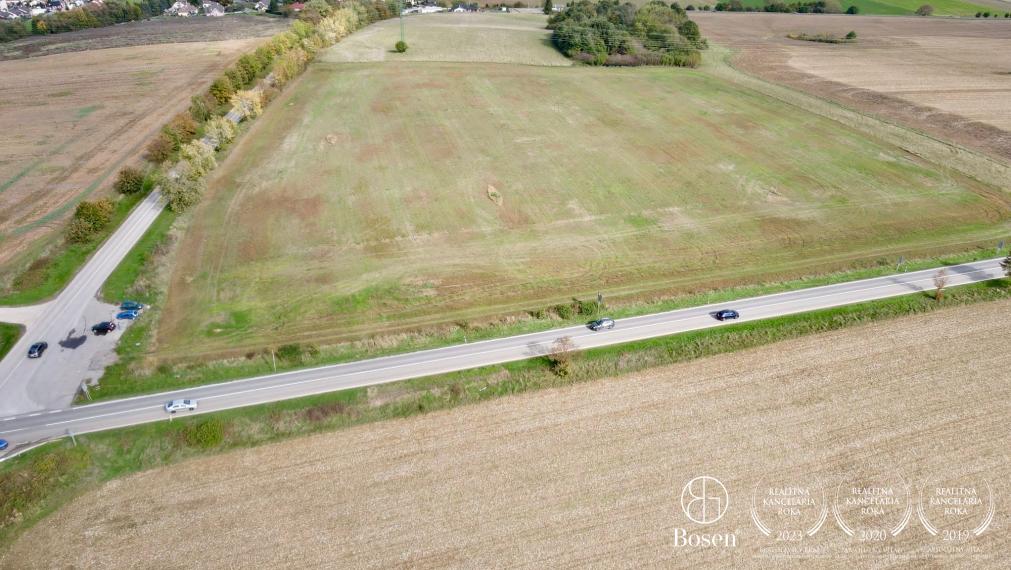 BOSEN | Na predaj investičný pozemok 27 100 m2 pri obci Dežerice,  Bánovce nad Bebravou