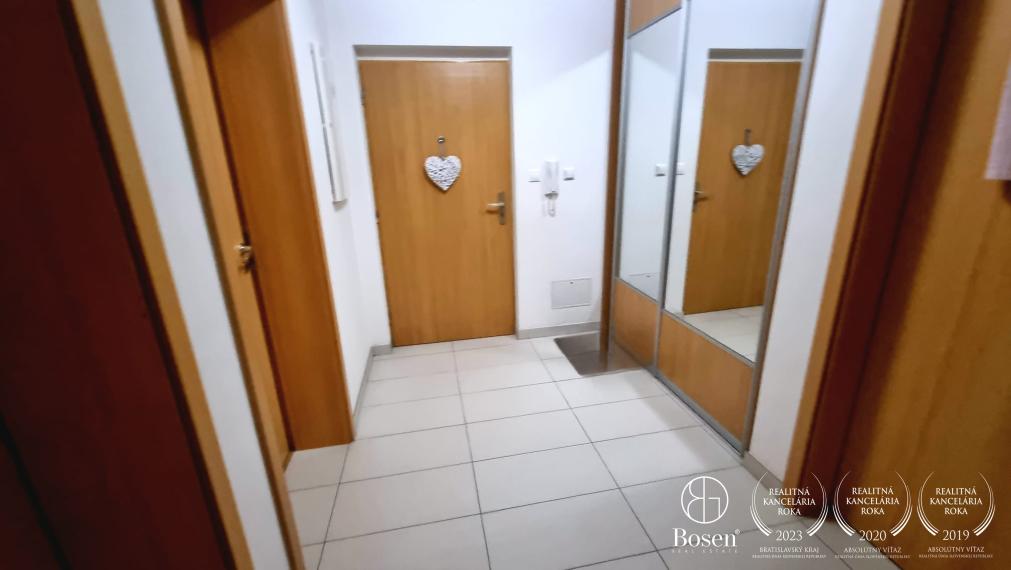BOSEN | Na predaj  2-izbový byt, blízko autobusovej a vľakovej stanici v meste Dunajeská Streda