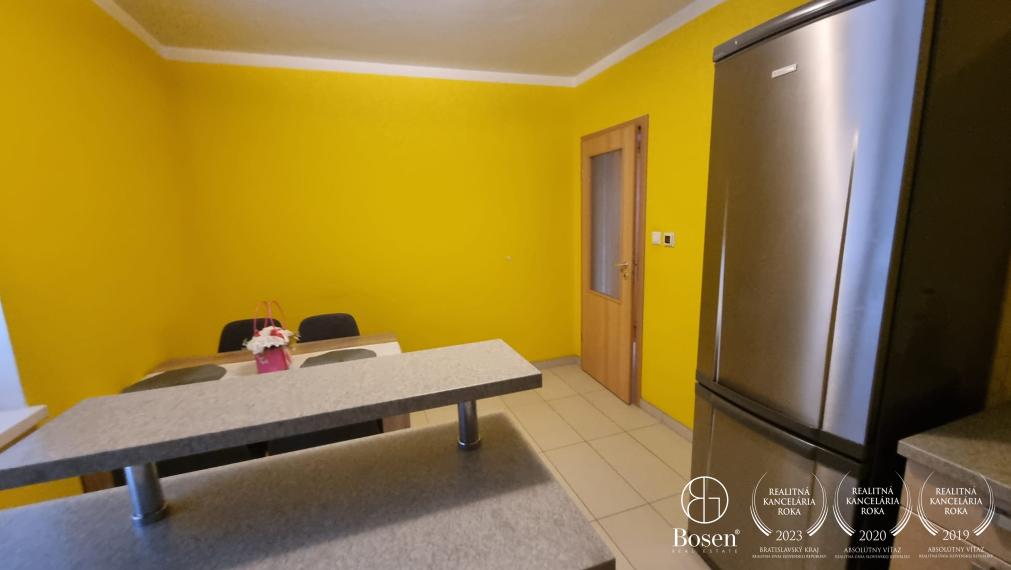 BOSEN | Na predaj  2-izbový byt, blízko autobusovej a vľakovej stanici v meste Dunajeská Streda