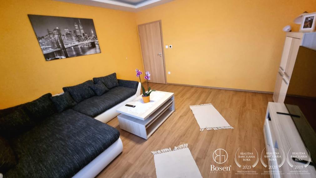 BOSEN | Na predaj  2-izbový byt, blízko autobusovej a vľakovej stanici v meste Dunajeská Streda