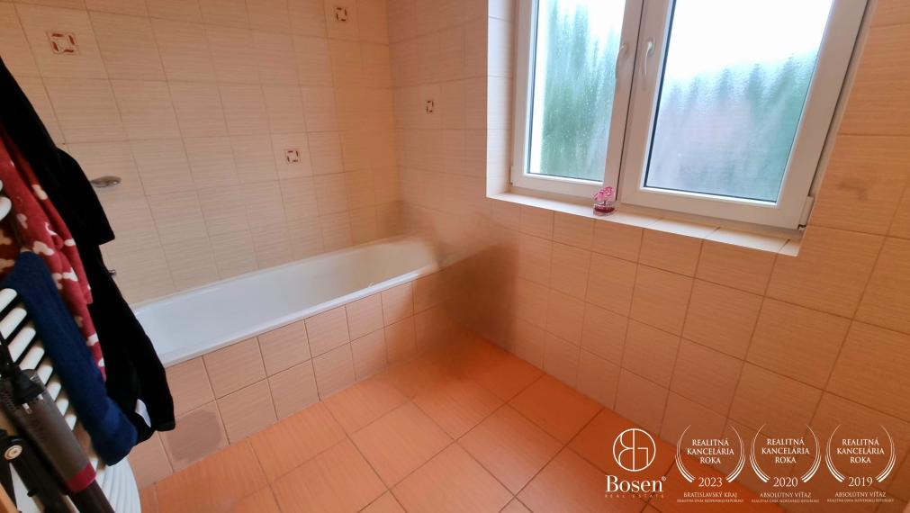 BOSEN | Na predaj  2-izbový byt, blízko autobusovej a vľakovej stanici v meste Dunajeská Streda