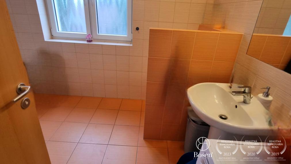 BOSEN | Na predaj  2-izbový byt, blízko autobusovej a vľakovej stanici v meste Dunajeská Streda