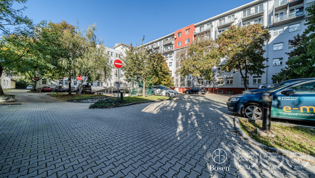 BOSEN| Na predaj administratívny objekt nebytových priestorov, Záhradnícka ul., Nivy
