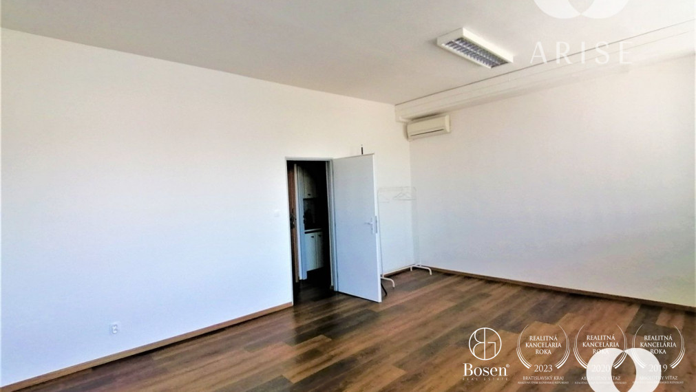 Na prenájom rôzne veľkosti kanc. priestorov v Novom Meste s výborným parkovaním