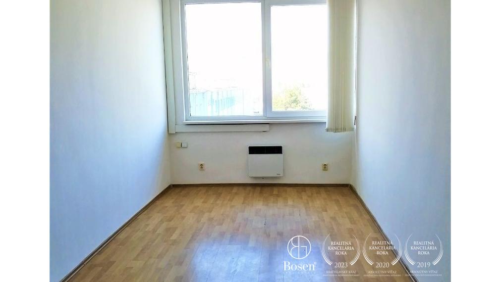 Na prenájom rôzne veľkosti kanc. priestorov v Novom Meste s výborným parkovaním