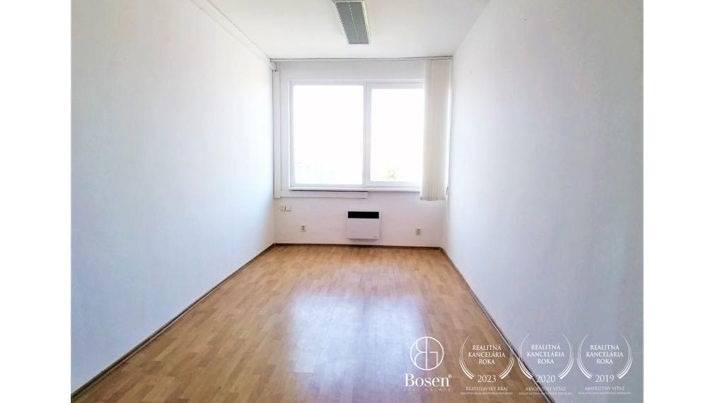 Na prenájom rôzne veľkosti kanc. priestorov v Novom Meste s výborným parkovaním