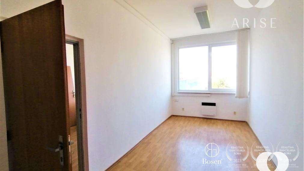 Na prenájom rôzne veľkosti kanc. priestorov v Novom Meste s výborným parkovaním