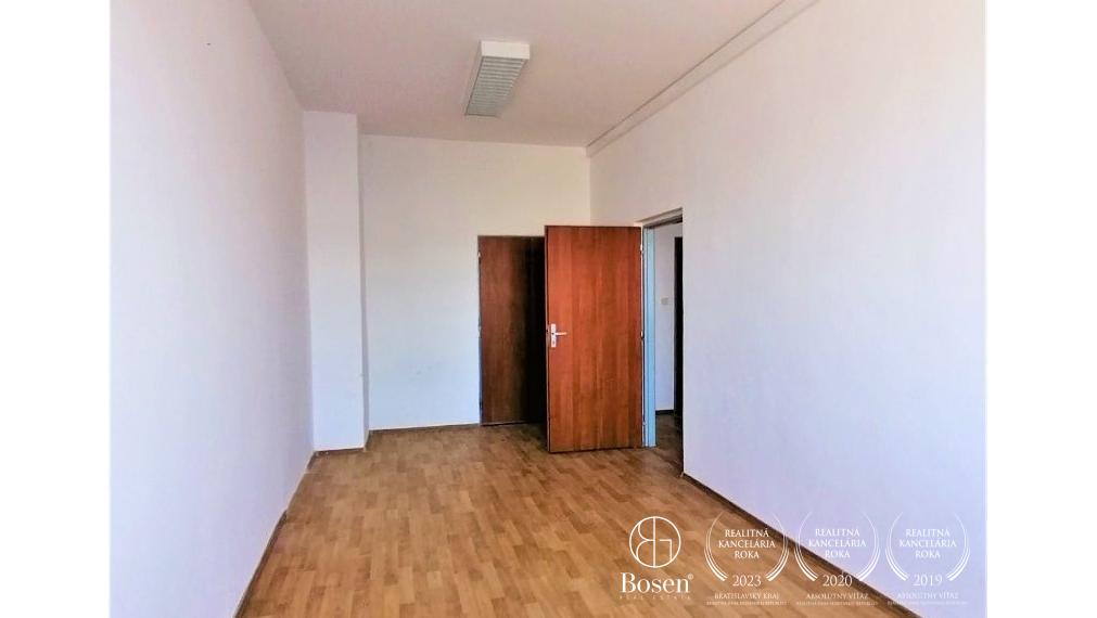 Na prenájom rôzne veľkosti kanc. priestorov v Novom Meste s výborným parkovaním