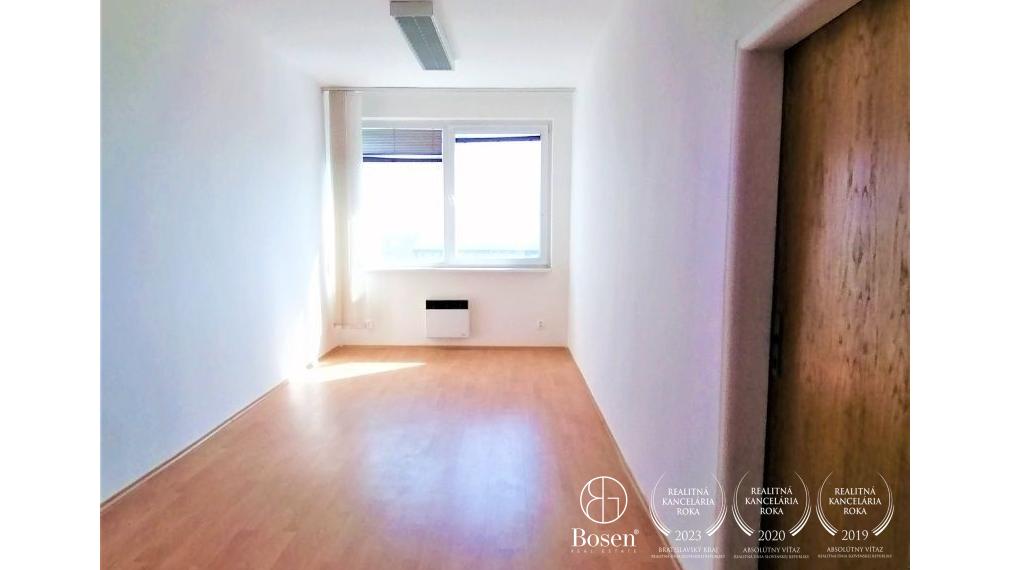 Na prenájom rôzne veľkosti kanc. priestorov v Novom Meste s výborným parkovaním