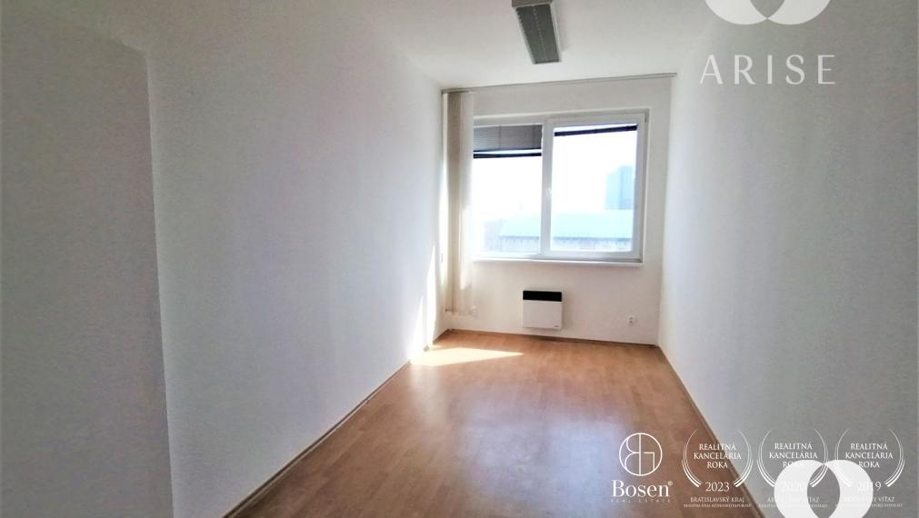 Na prenájom rôzne veľkosti kanc. priestorov v Novom Meste s výborným parkovaním