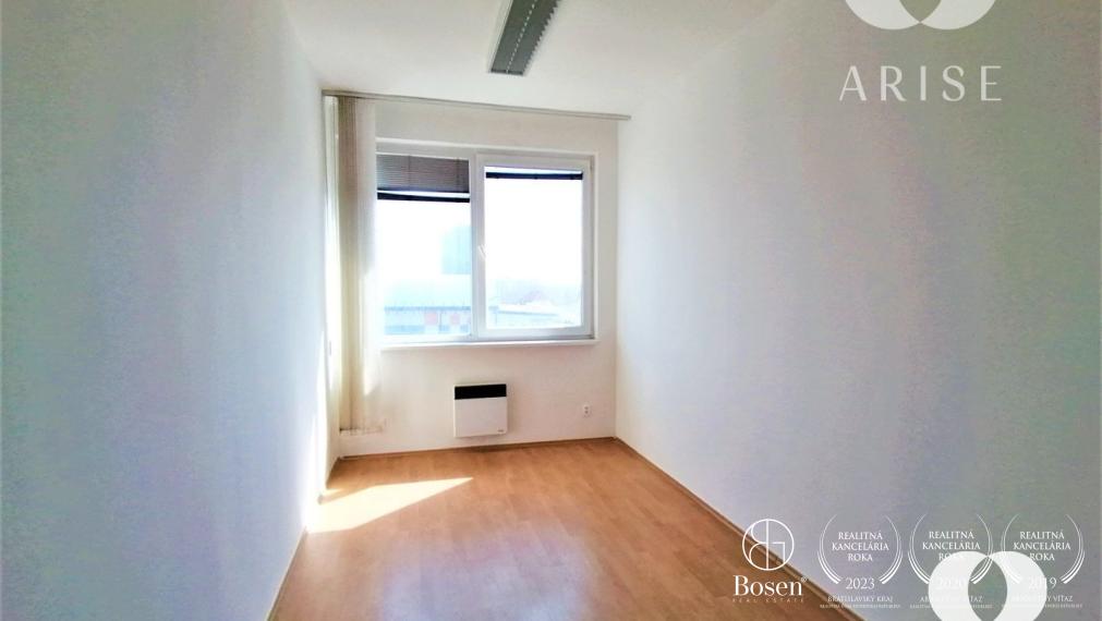 Na prenájom rôzne veľkosti kanc. priestorov v Novom Meste s výborným parkovaním