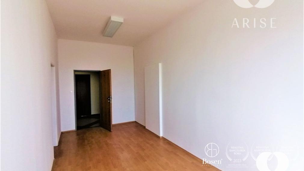 Na prenájom rôzne veľkosti kanc. priestorov v Novom Meste s výborným parkovaním