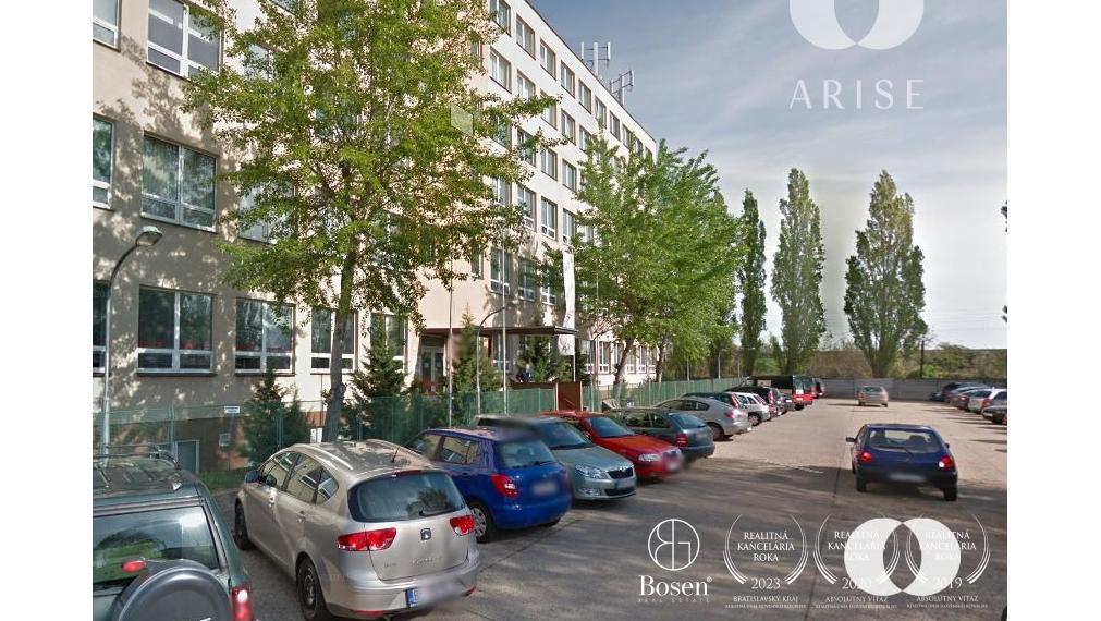 Na prenájom rôzne veľkosti kanc. priestorov v Novom Meste s výborným parkovaním