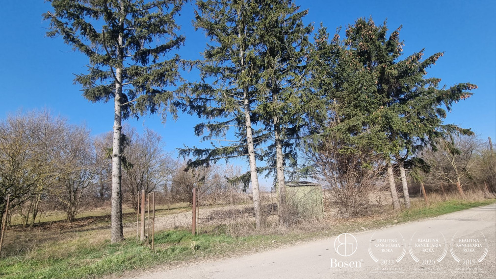 BOSEN | Na predaj investičný pozemok 2500 m2 pri obci Beketfa, kúsok od dialnici R7