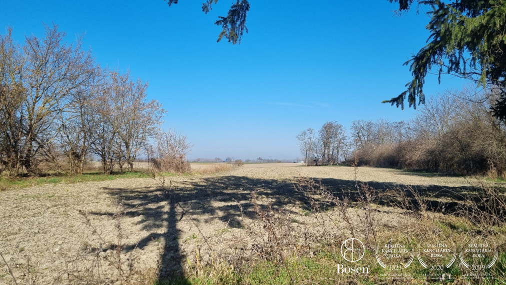 BOSEN | Na predaj investičný pozemok 2500 m2 pri obci Beketfa, kúsok od dialnici R7