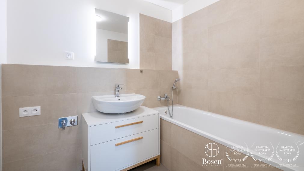 BOSEN I Prenájom svetlého čiastočne zariadeného 3i bytu, Ovocné sady, Ružinov, 70 m2